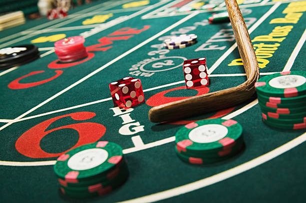 Slot game interface showing Aviator, Sweet Bonanza, and Fortune Tiger titles on paitonet