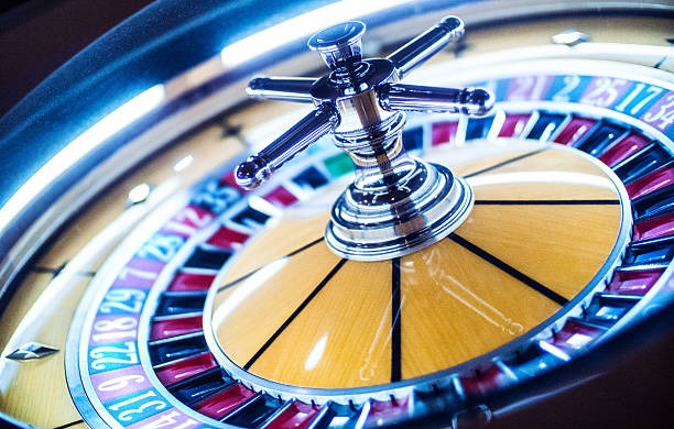 Live dealer blackjack table with multi-camera feed on paitonet